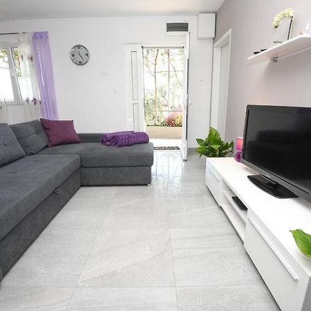 Apartments Lidija: Sea View with Exclusive Hot Tub or Pool Access Podstrana Exterior photo