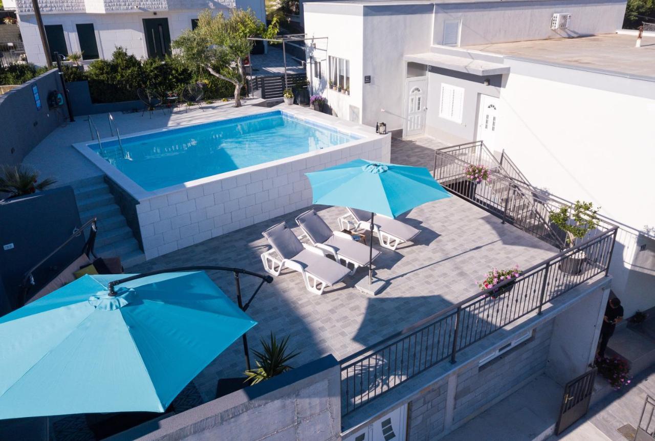 Apartments Lidija: Sea View with Exclusive Hot Tub or Pool Access Podstrana Exterior photo
