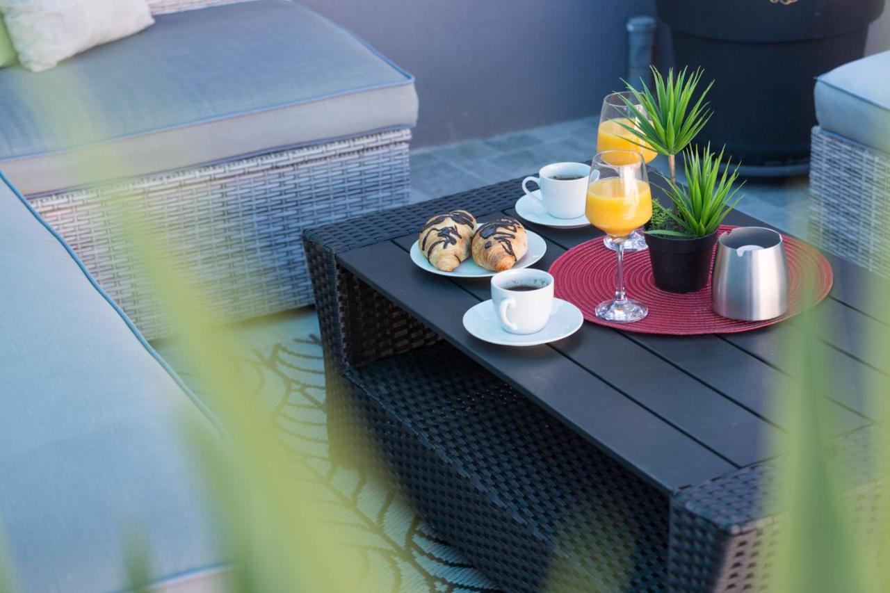Apartments Lidija: Sea View with Exclusive Hot Tub or Pool Access Podstrana Exterior photo
