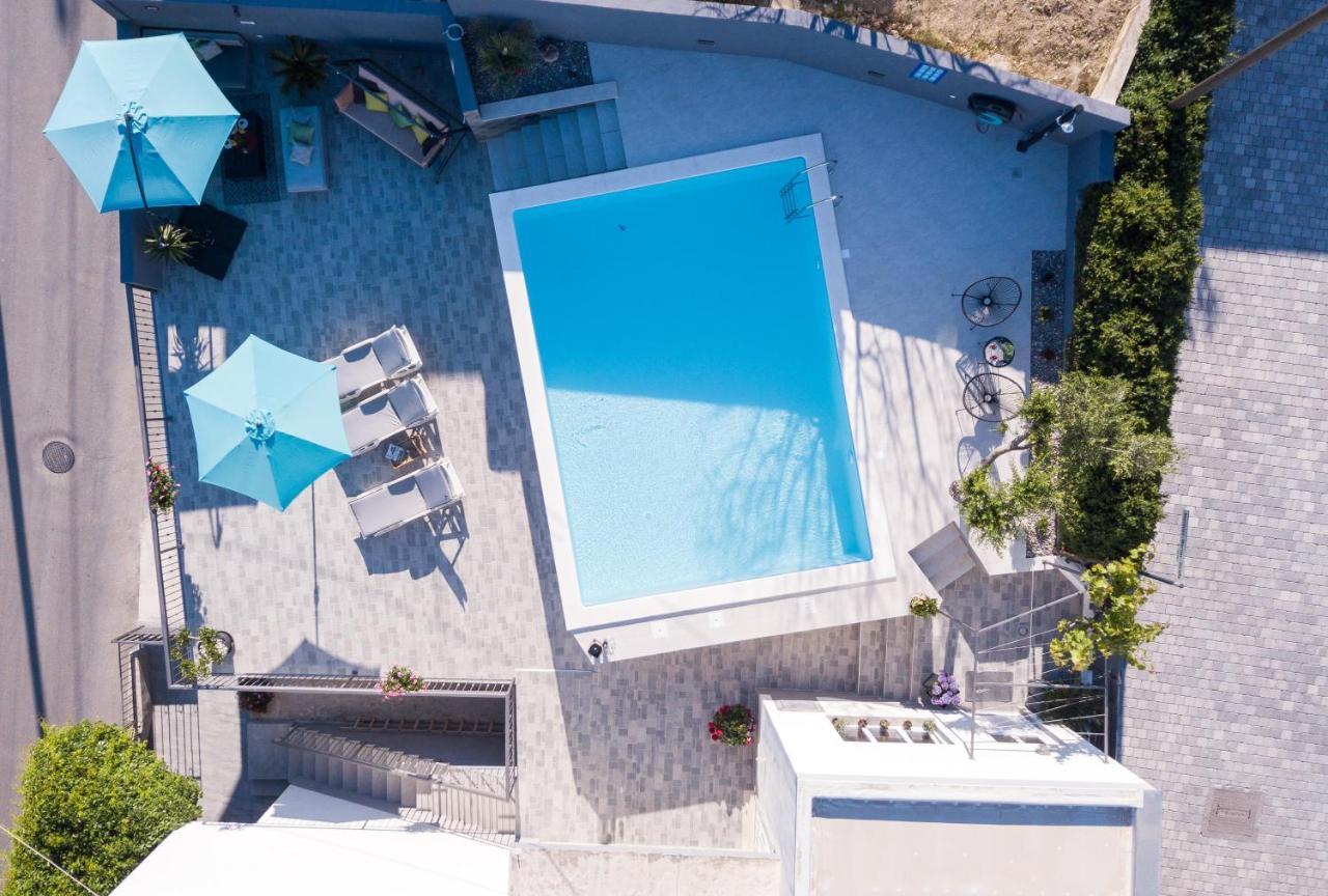 Apartments Lidija: Sea View with Exclusive Hot Tub or Pool Access Podstrana Exterior photo