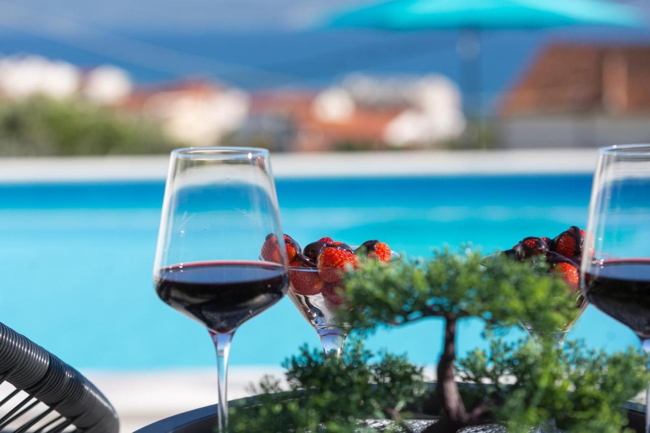 Apartments Lidija: Sea View with Exclusive Hot Tub or Pool Access Podstrana Exterior photo