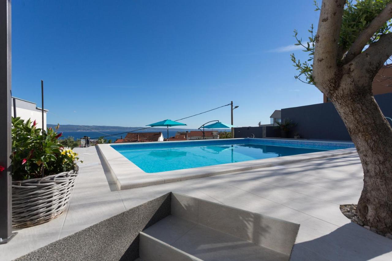 Apartments Lidija: Sea View with Exclusive Hot Tub or Pool Access Podstrana Exterior photo