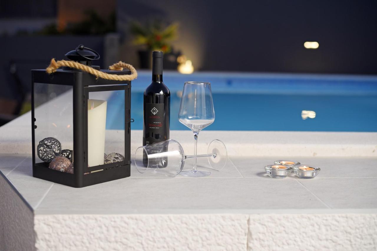 Apartments Lidija: Sea View with Exclusive Hot Tub or Pool Access Podstrana Exterior photo
