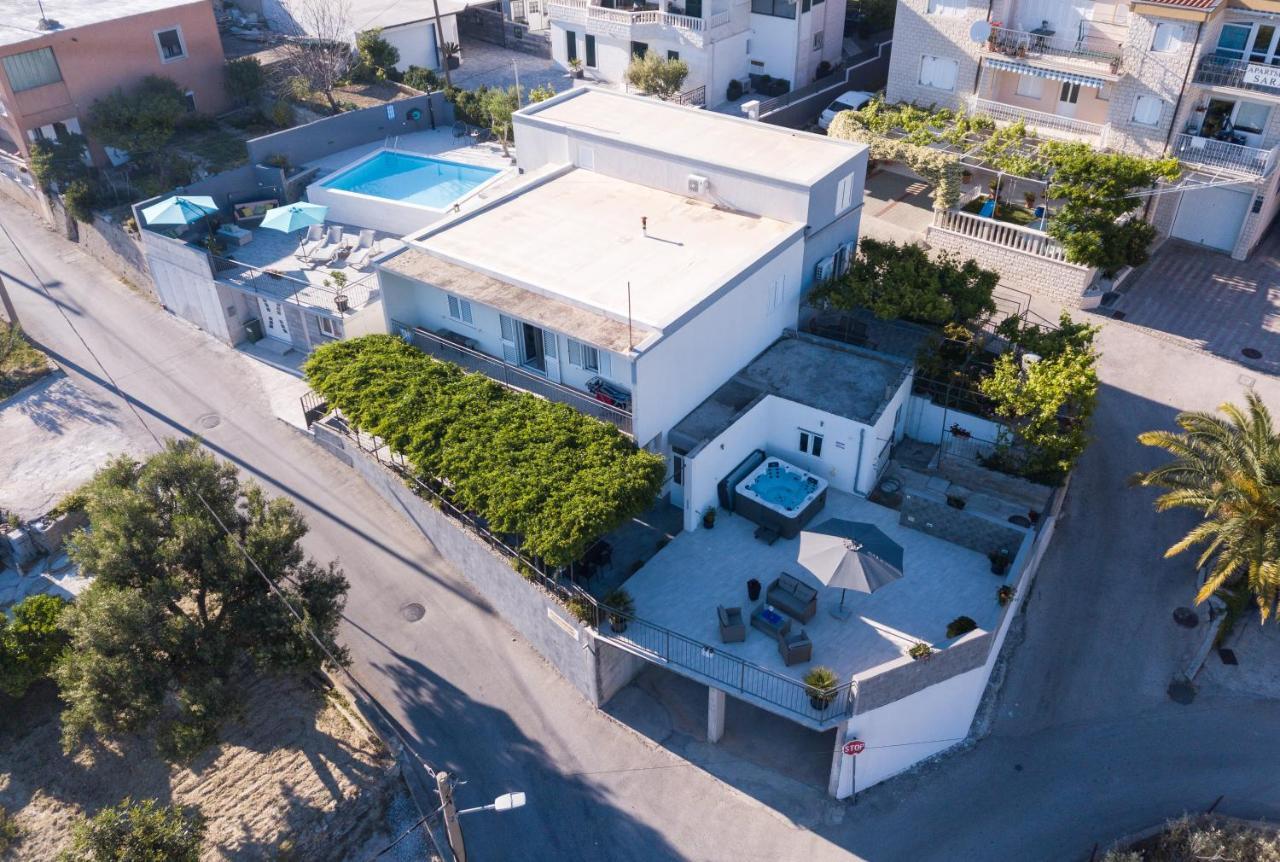Apartments Lidija: Sea View with Exclusive Hot Tub or Pool Access Podstrana Exterior photo