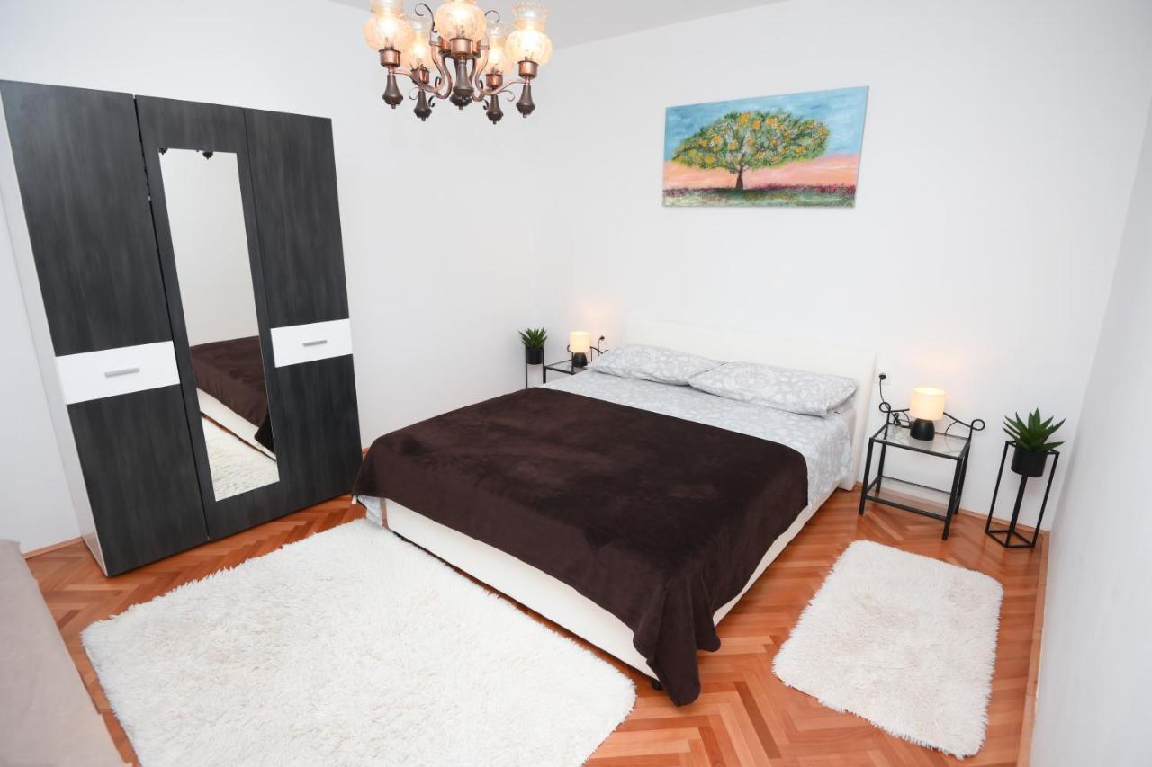 Apartments Lidija: Sea View with Exclusive Hot Tub or Pool Access Podstrana Exterior photo