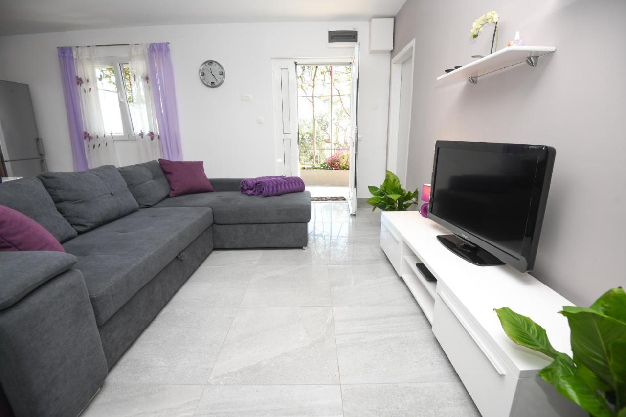 Apartments Lidija: Sea View with Exclusive Hot Tub or Pool Access Podstrana Exterior photo