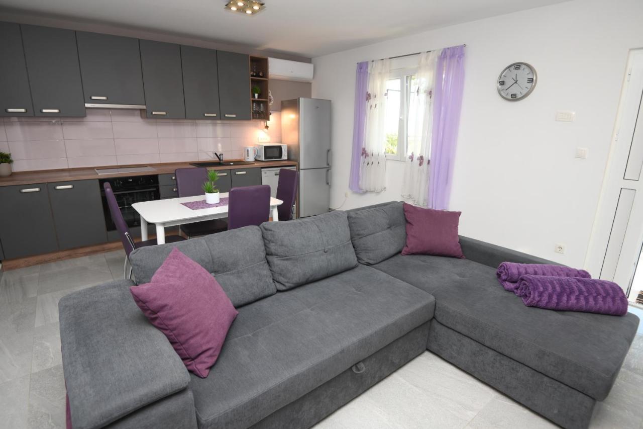 Apartments Lidija: Sea View with Exclusive Hot Tub or Pool Access Podstrana Exterior photo