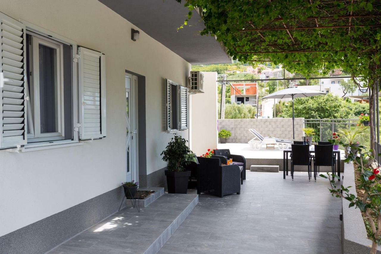 Apartments Lidija: Sea View with Exclusive Hot Tub or Pool Access Podstrana Exterior photo
