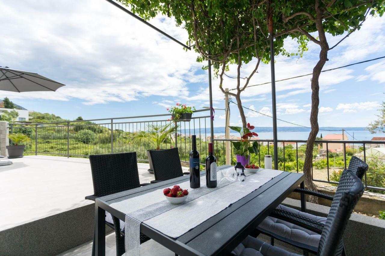 Apartments Lidija: Sea View with Exclusive Hot Tub or Pool Access Podstrana Exterior photo