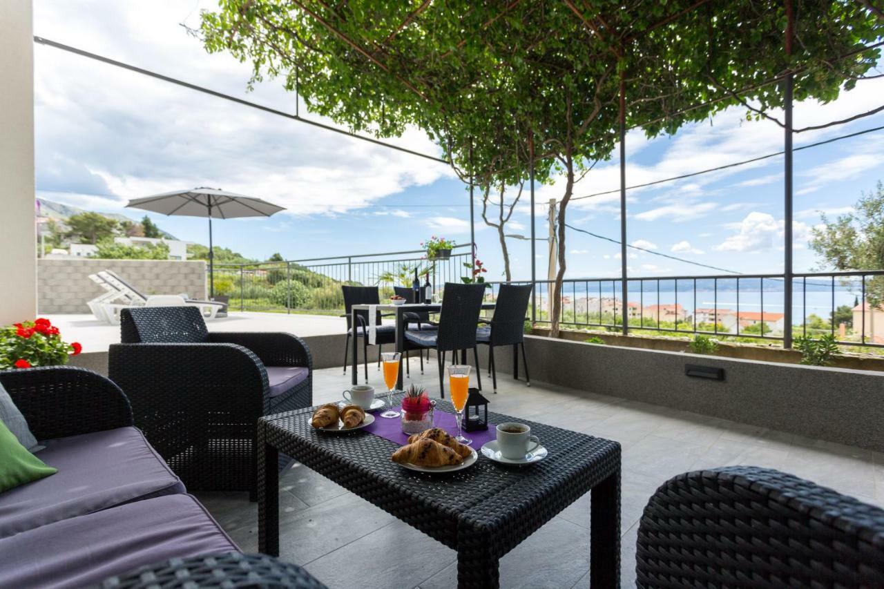 Apartments Lidija: Sea View with Exclusive Hot Tub or Pool Access Podstrana Exterior photo