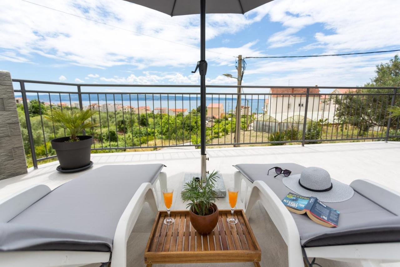 Apartments Lidija: Sea View with Exclusive Hot Tub or Pool Access Podstrana Exterior photo