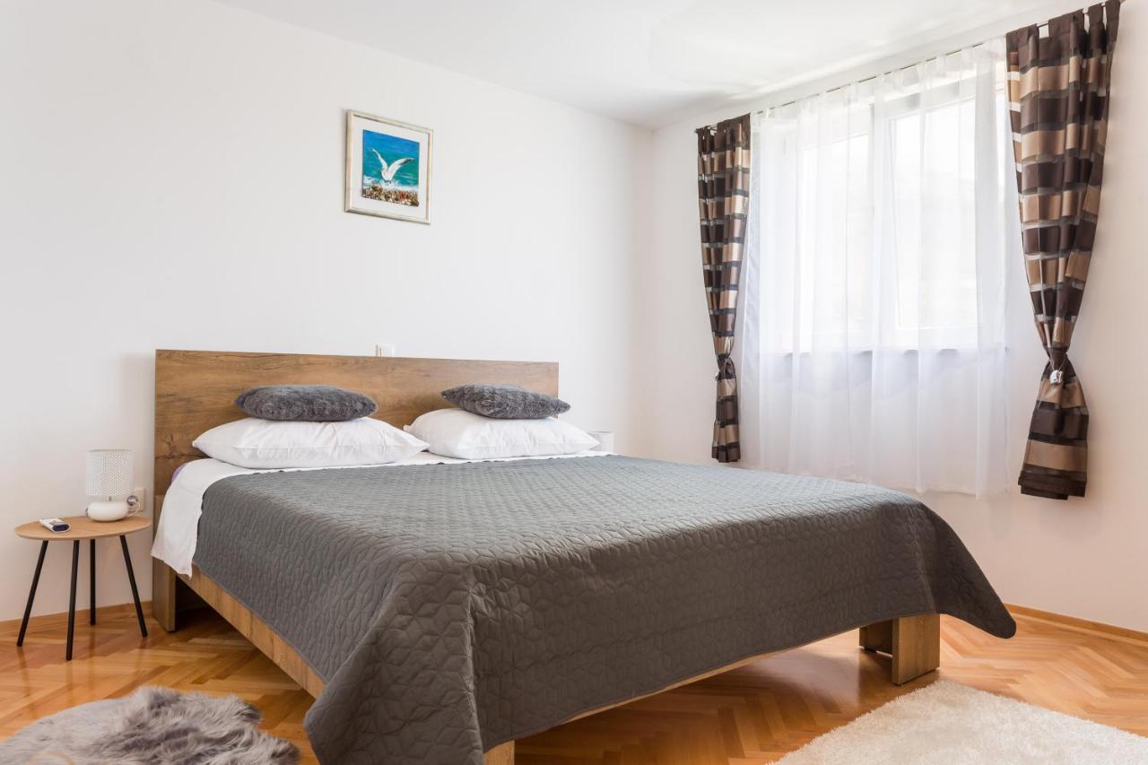 Apartments Lidija: Sea View with Exclusive Hot Tub or Pool Access Podstrana Exterior photo